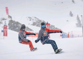 Clases de snowboard para adultos de todos los niveles con Ski Life Escuela de Esquí Baqueira.