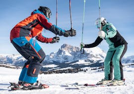 Ski instructor and student in squat during the Private Ski Lessons for Adults of All Levels - Saltria with Skischool Schlern 3000.