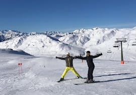 A kid's group ski lesson takes place in the slopes Baqueira-Beret with Isards Ski School.