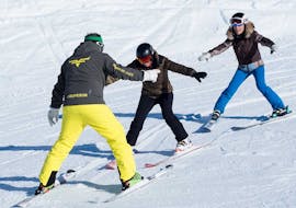 A group of adults learns to ski in Baqueira during a group lesson with Isards Ski School.