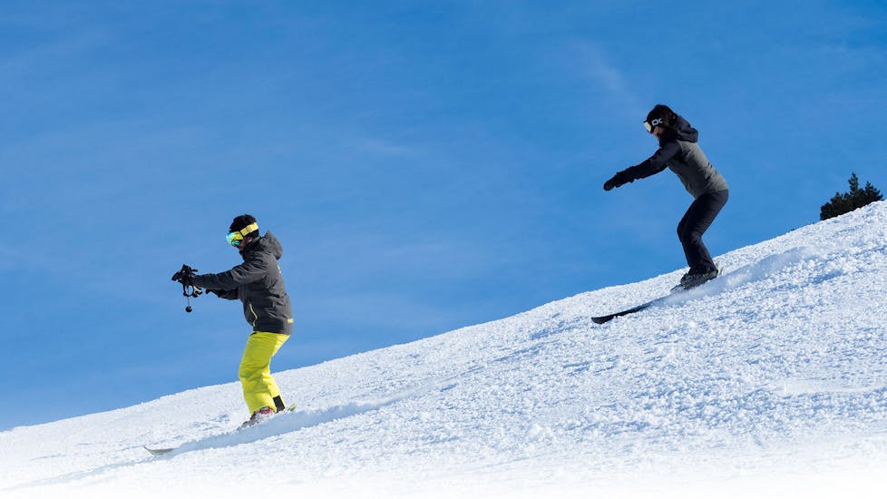 Una clase privada de esquí para adultos en Baqueira-Beret tiene lugar con la Escuela de Esquí Isards.