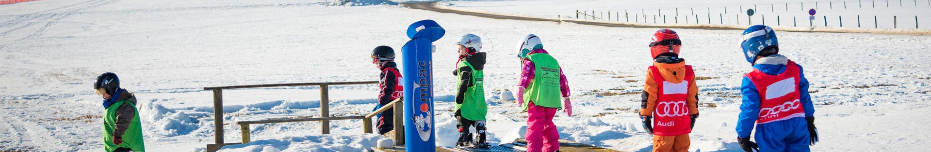 Kids on magic carpet during the Kids Ski Lessons (4-10 y.) for experienced skiers with Ski School Snow & Bike Factory Willingen.