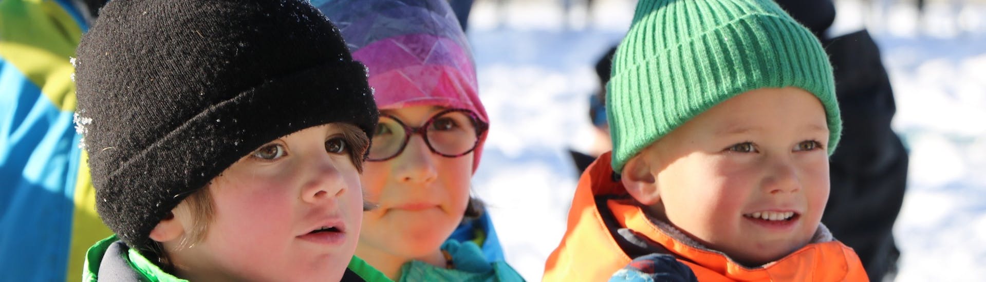 Des enfants s'amusent lors du Cours de ski Enfants "Baby Ski" (2-3 ans) avec Prosneige Val Thorens & Les Menuires.