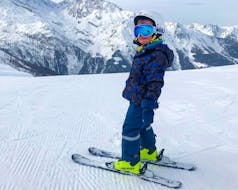 A kid is enjoying Private Ski Lessons for Kids and Teens (from 6 y.) with Ski School PDS Snowsport France.