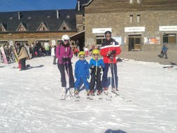 Lezioni private di sci per bambini a partire da 4 anni per tutti i livelli con Escola d'Esquí i Snow L'Orri.