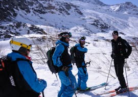 People doing Off-Piste Skiing Lessons for Teens (15-18 y.) with  Evolution 2 La Clusaz.