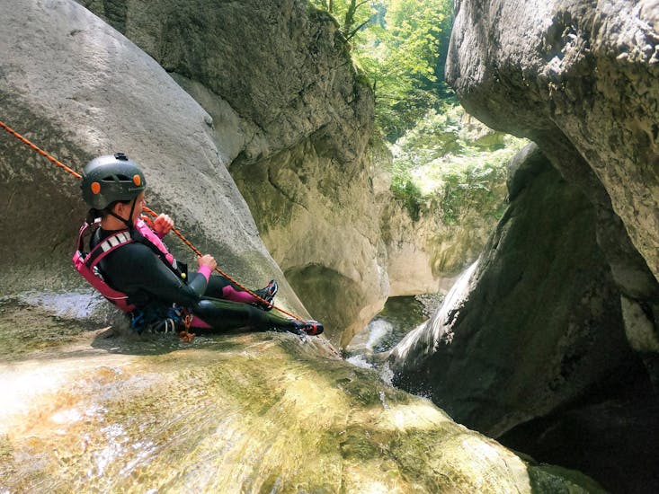 A woman while abseiling during the tour with Outdoor Switzerland AG.