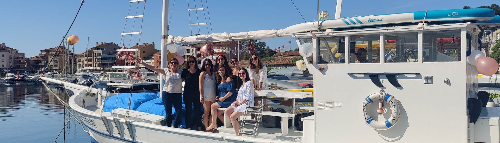 Abfahrt auf der privaten Bootstour um den Golf von Porto-Vecchio mit Aperitif mit Ulysse Promenade du Golfe Porto Vecchio.