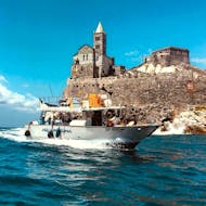La barca di Aquamarina Cinque Terre usata durante la gita privata in barca lungo le Cinque Terre.