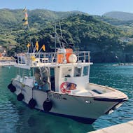 La barca utilizzata durante la gita in barca privata lungo le Cinque Terre e Porto Venere con Aquamarina Cinque Terre.