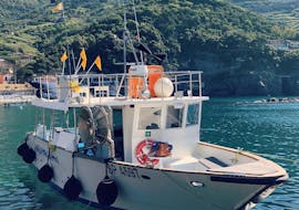 La barca utilizzata durante la gita in barca privata lungo le Cinque Terre e Porto Venere con Aquamarina Cinque Terre.