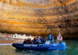 Balade en bateau privé à la Grotte de Benagil depuis Lagos avec BlueFleet Lagos.