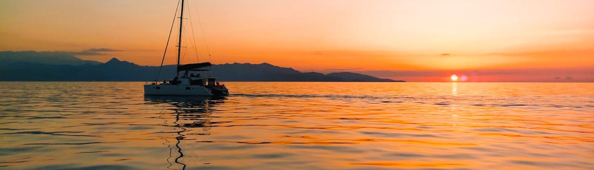 Catamarantocht bij zonsondergang van Chersonissos naar Agios Georgios.