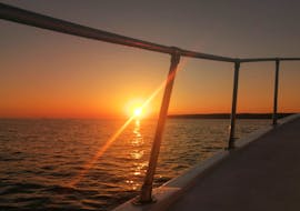 Bild des Meeres bei Sonnenuntergang während der Bootstour bei Sonnenuntergang um Lampedusa mit Aperitif und Abendessen mit Gita in Barca Zorro Lampedusa.