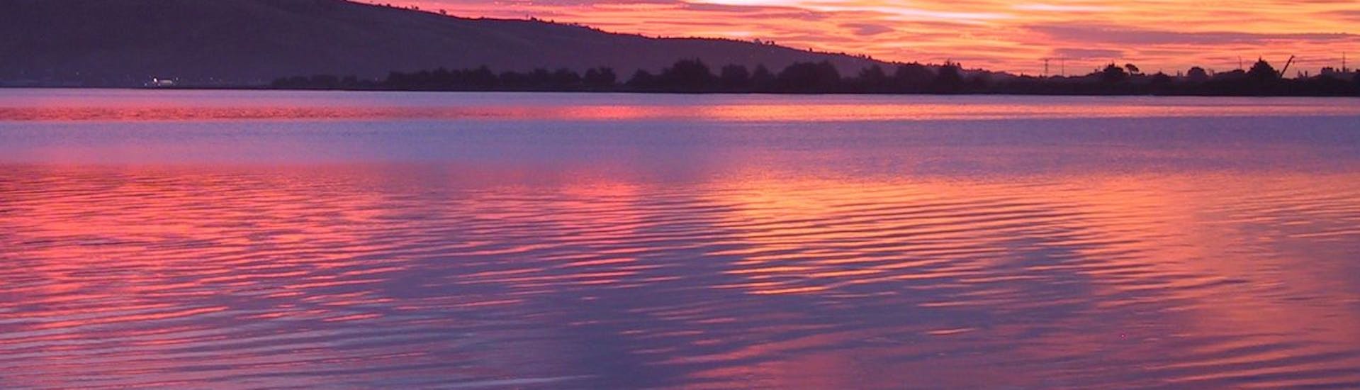 Bild des Stagnone bei Sonnenuntergang, aufgenommen während der Sunset RIB Bootstour entlang Lo Stagnone von Marsala mit Apéritif mit Navigare le Egadi Favignana.