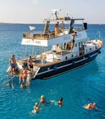 L'imbarcazione utilizzata durante la Gita in barca privata da Pernera alla Laguna Blu e a Capo Greco con Ayia Trias Cruises Cyprus.