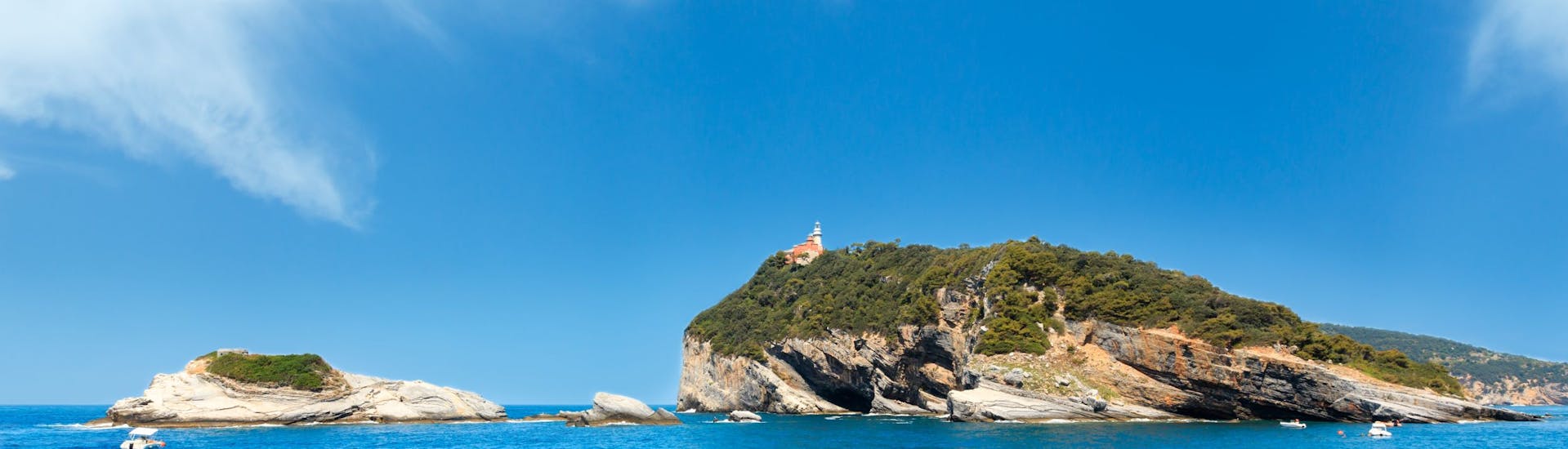 Blick von Kaleidos privater Bootstour ab La Spezia nach Cinque Terre mit Schnorchelstopps.