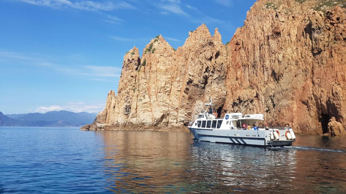 The Isula Croisières Boat going to the Calanques de Piana.
