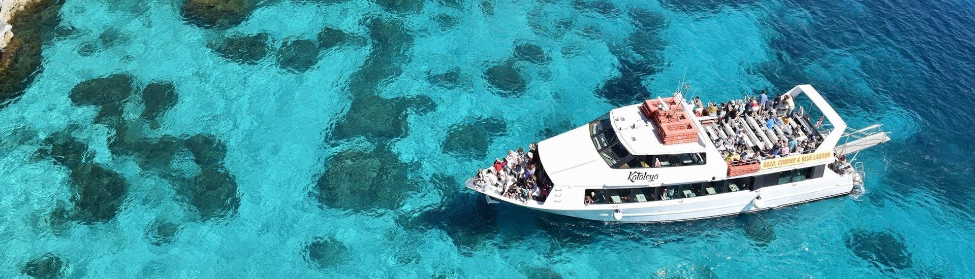 De Blue Lagoon waar je heen gaat tijdens de Boottocht van Sliema naar Gozo, Comino en Blue Lagoon met Luzzu Cruises Malta.