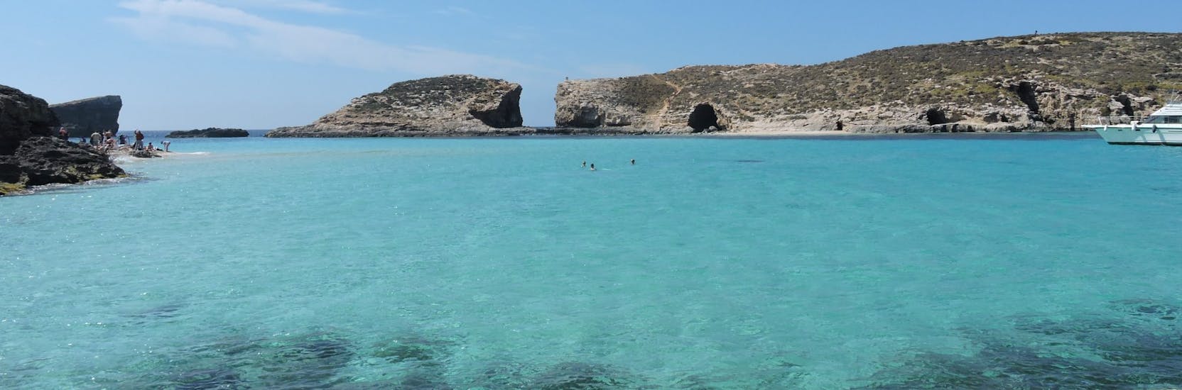 Una delle lagune che visiterete durante la Gita in barca da Sliema a Comino e alla Laguna Blu con Luzzu Cruises Malta.