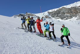 Lezioni di sci per bambini a partire da 7 anni per tutti i livelli con Swiss Ski School Saas-Fee.
