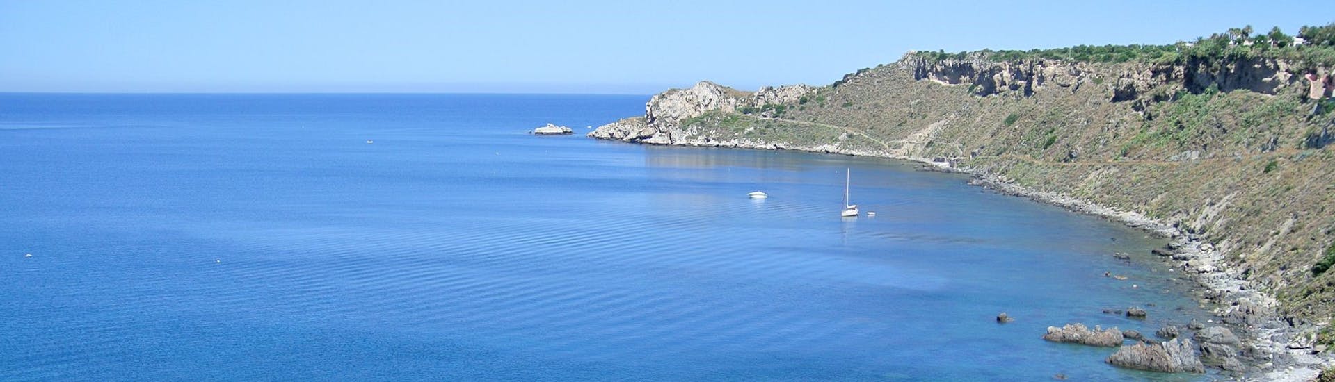 Vue du bateau de Sky Sea Charter pendant la Balade privée en bateau de Milazzo à Panarea et Stromboli.