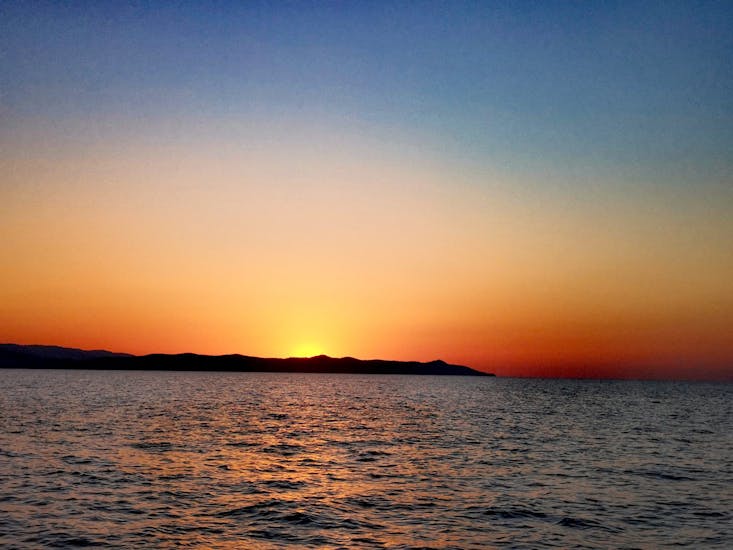 View of the sunrise from the boat of Evasion Bleue.