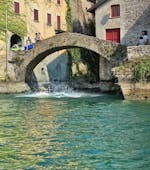 De Civera brug gezien vanaf het meer tijdens een boottocht rond het Comomeer van Como naar de Civera brug met Subacco.