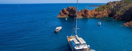 Foto van een catamaran genomen tijdens een catamarantocht van een halve dag van Cannes naar Lerins Islands door Riviera Lines.
