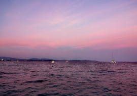 Vista de la puesta de sol desde el barco de Evasion Bleue.