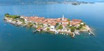Uitzicht op Isola Pescatori dat u kunt bereiken met de Boot Transfer van Stresa naar Isola Pescatori met Lake Tours Stresa.