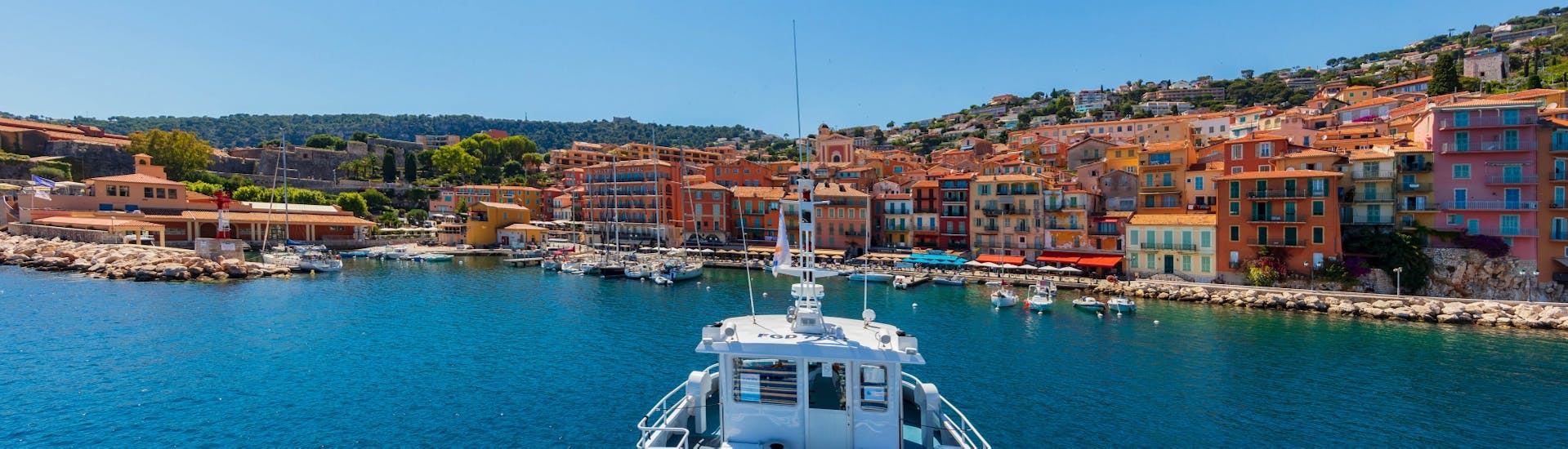 Blick vom Boot während der Bootstour ab Nizza entlang der Küste mit Trans Côte d'Azur.