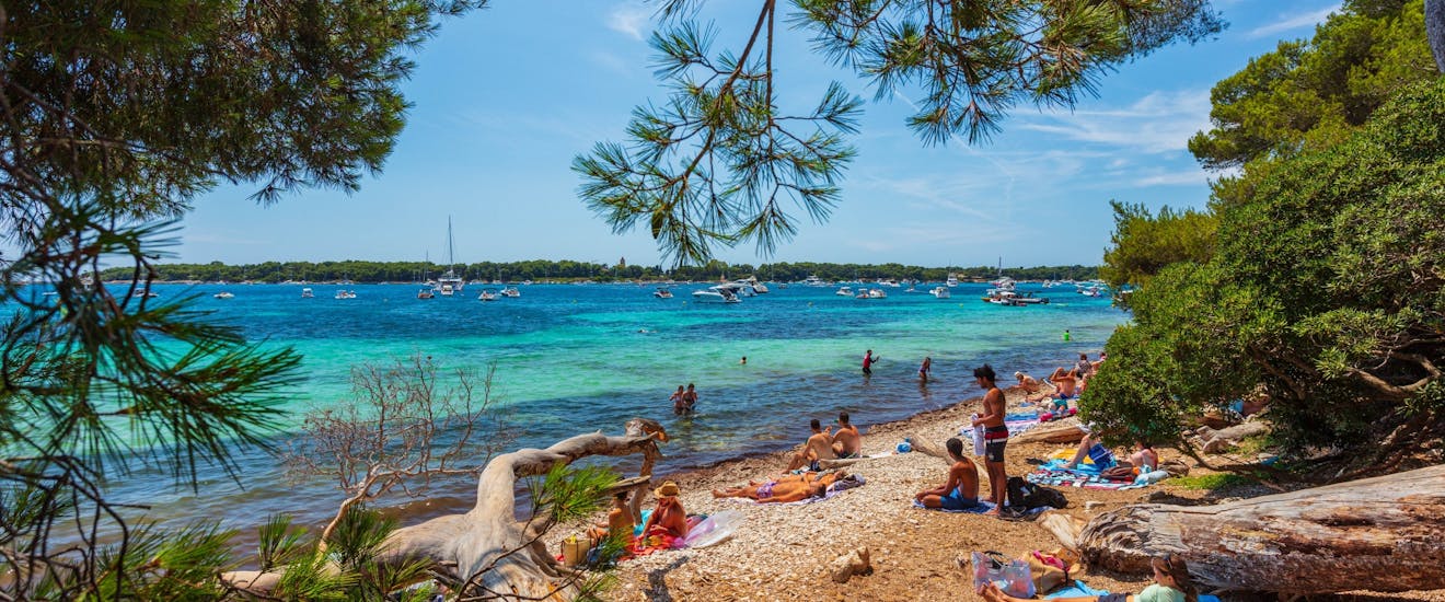 Picture of the beach of Ste Marguerite Islands you can see during the Boat Trip from Nice with Stopover on Ste Marguerite Island with Trans Côte d'Azur.