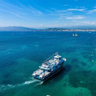Blick auf die Inseln St. Marguerite während einer Bootstour von Nizza mit Zwischenstopp auf der Insel St. Marguerite mit Trans Côte d'Azur.