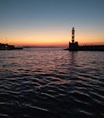 Blick auf das Leuchthaus von Lazaretta bei der Glasbodenbootstour nach Lazaretta bei Sonnenuntergang mit Captain Nestor.