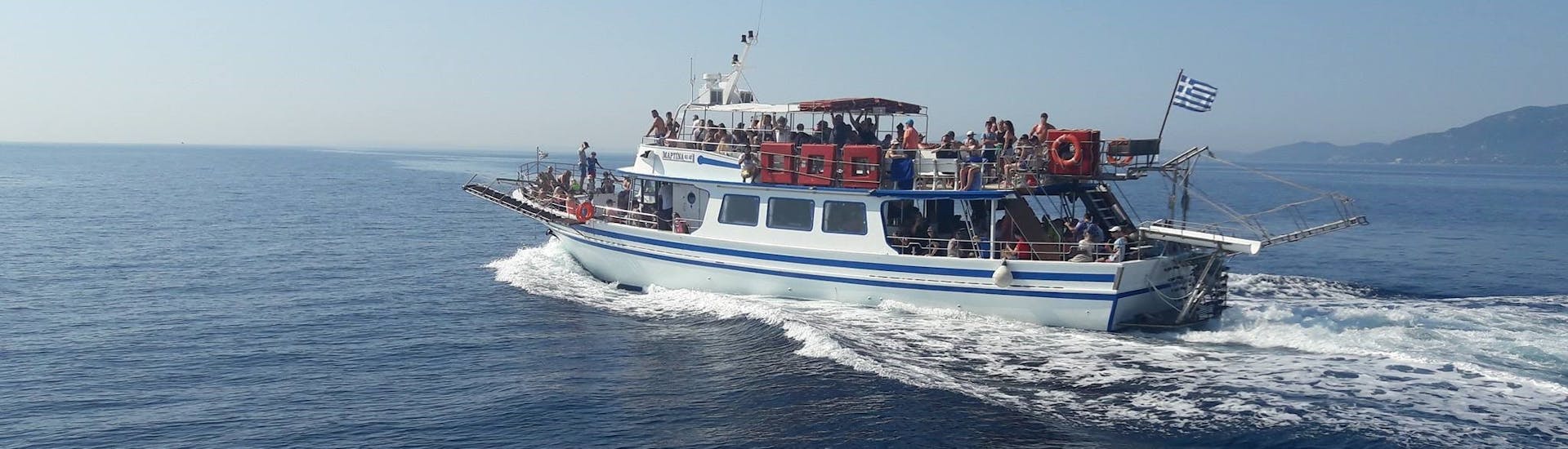 Paseo en barco de Corfu Town a Sivota con baño en el mar & visita guiada.