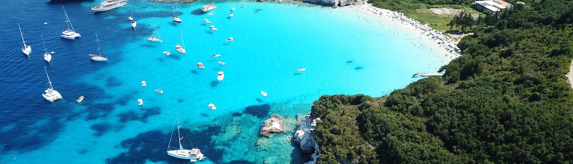 Een van de plaatsen waar je heen gaat tijdens de Boottocht naar Paxos, Antipaxos en de Blauwe Grotten met Captain Theo Corfu Cruises.