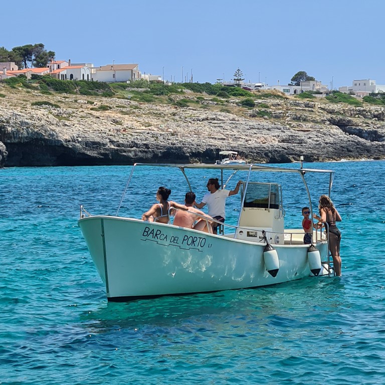 Paseo en barco a las cuevas desde Santa Maria di Leuca con baño con Barca del Porto Leuca.