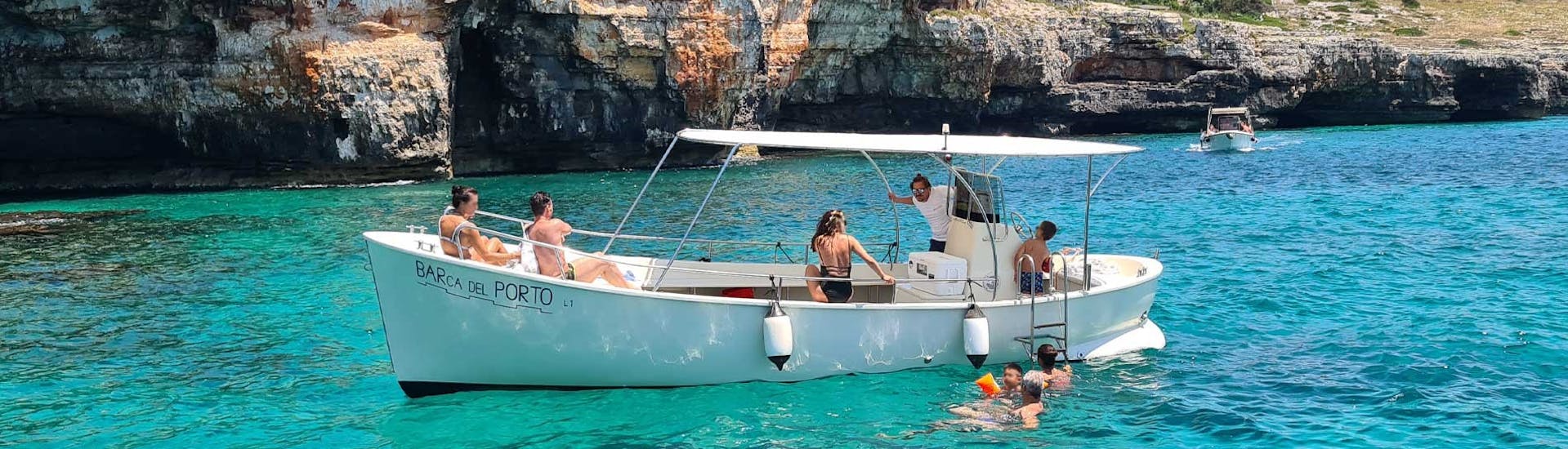 Balade privée en bateau de Santa Maria di Leuca aux grottes (jusqu'à 11 personnes).