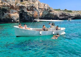 Balade privée en bateau de Santa Maria di Leuca aux grottes (jusqu'à 18 personnes) avec Barca del Porto Leuca.