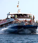 La nave naviga a tutta velocità durante il Tragetto andata e ritorno da Ibiza a Formentera con Sea Experience Ibiza.