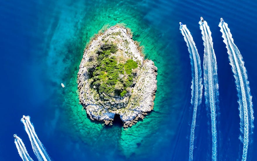 Insel bei Rovinj während einem Bootsverleih in Rovinj (bis zu 5 Personen).