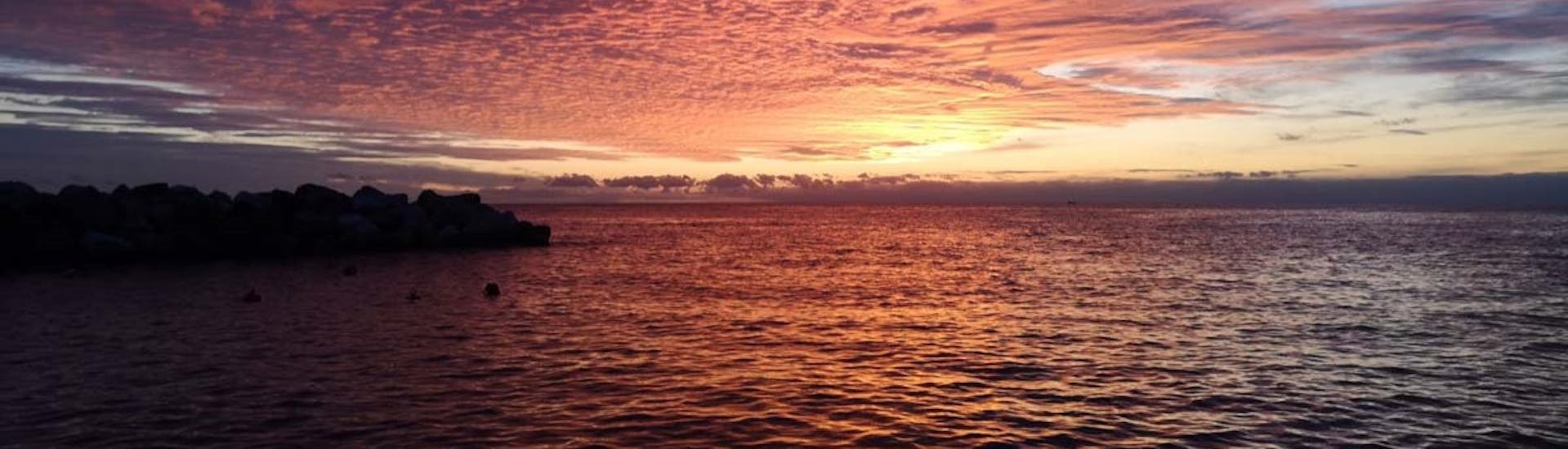 Bootstour bei Sonnenuntergang ab Manarola entlang der Cinque Terre mit Aperitif.