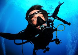 Photo d'un plongeur durant Formation de plongée (PADI) à Ibiza pour débutants avec Arenal Diving & Boat Trips Ibiza.
