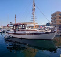 La barca utilizzata durante il Giro in barca da Chania a Lazaretta con soste per nuotare con  Manos Cruises Chania.