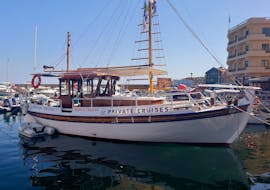 La barca utilizzata durante il Giro in barca da Chania a Lazaretta con soste per nuotare con  Manos Cruises Chania.