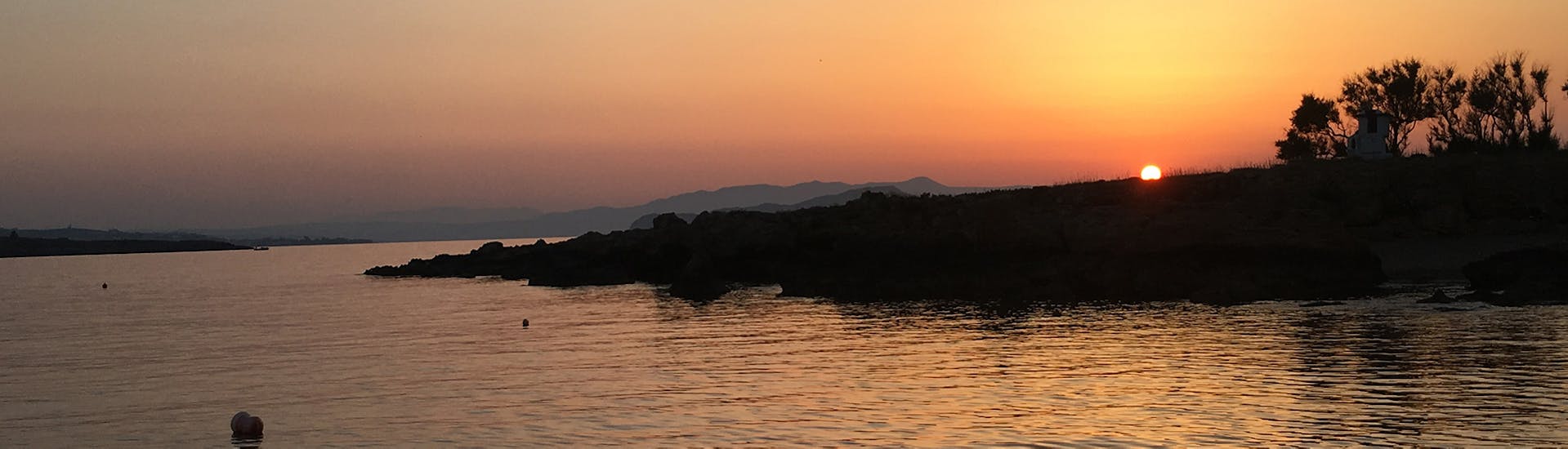 Het eiland waar je heen gaat tijdens de Boottocht van Chania naar Lazaretta bij zonsondergang met Manos Cruises Chania.