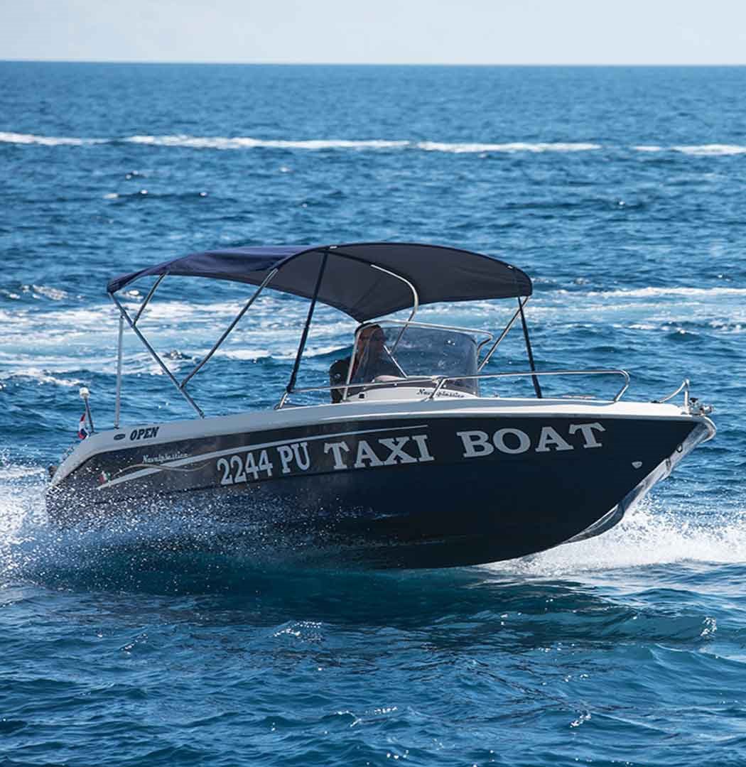 Notre bateau taxi est prêt à vous accueillir lors d'une Balade en bateau de Pula au Cap Kamenjak avec Water Taxi Pula.