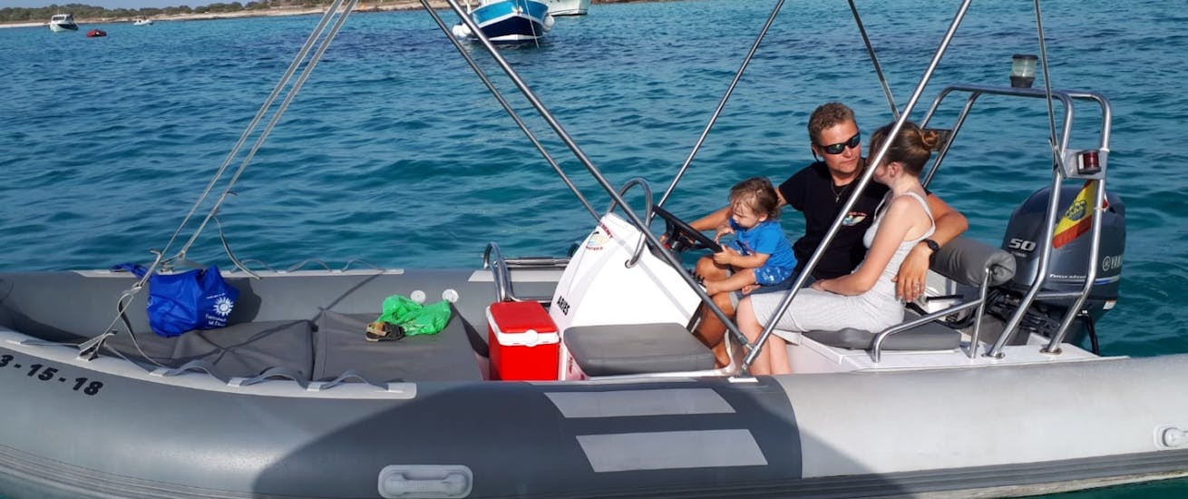 A boat to rent with license in Formentera for up to 4 people with Barco Rent Formentera.