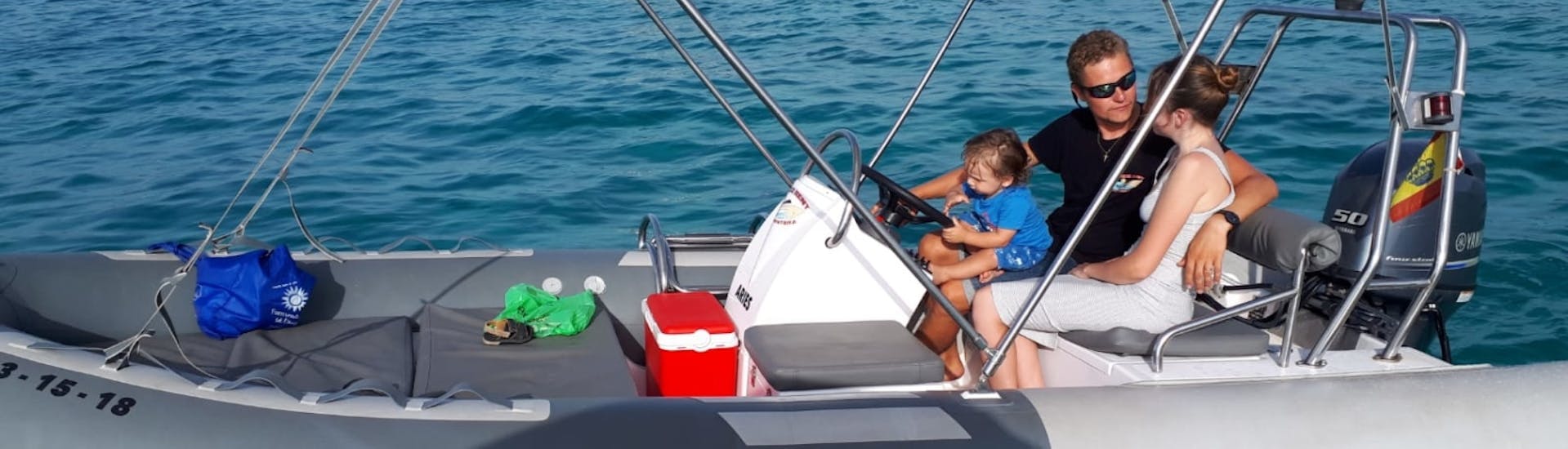 Een boot te huur met vaarbewijs in Formentera voor maximaal 4 personen met Barco Rent Formentera.